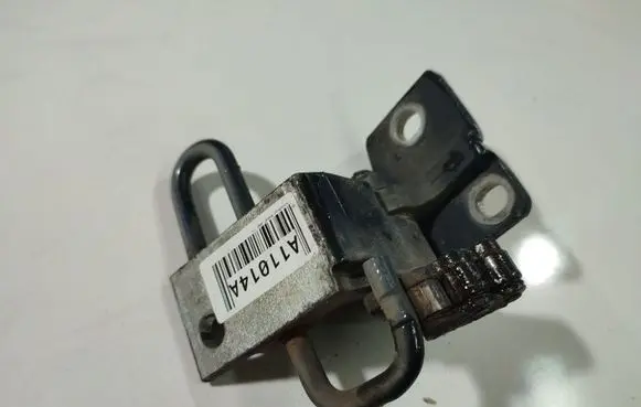 Volkswagen PASSAT B6 Rear door lower hinge 