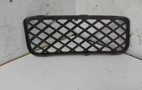 Volkswagen Touareg I Front bumper lower grill 7L6853676