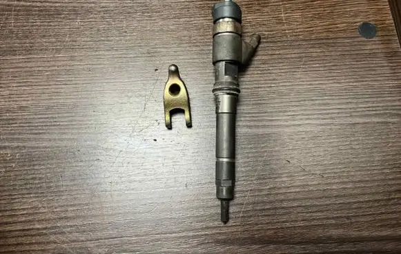 Iveco Daily 3rd gen Fuel injector 0445120011