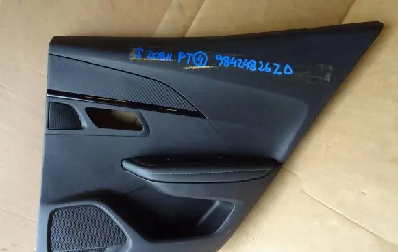 Peugeot 208 Front door card panel trim 98424826ZD