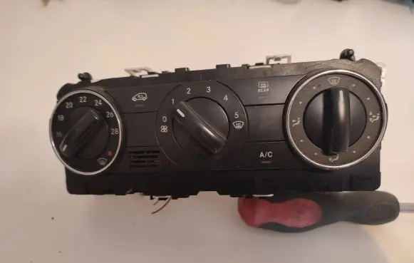 Mercedes-Benz B W245 Climate control unit A1698301585 69780008 60611172B