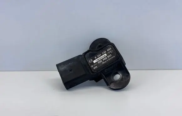 Volkswagen Polo V 6R Air pressure sensor 0261230095 03C906051 110617T1519A