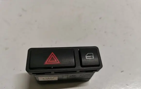 BMW 3 E46 Hazard light switch 8368920