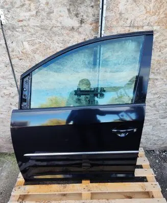 Volkswagen Touran II Front door