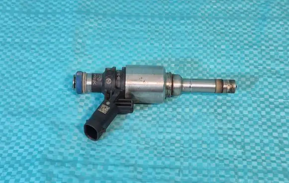 Skoda Octavia Mk2 (1Z) Fuel injector 06H906036H 0261500074