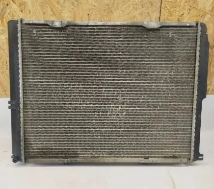Mercedes-Benz E W124 Coolant radiator 1245000002 A1245000002 1245003103