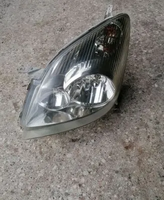Toyota Corolla Verso E121 Headlight/headlamp