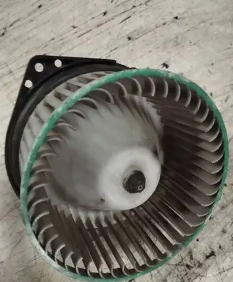 Nissan Sunny Heater fan/blower 4112