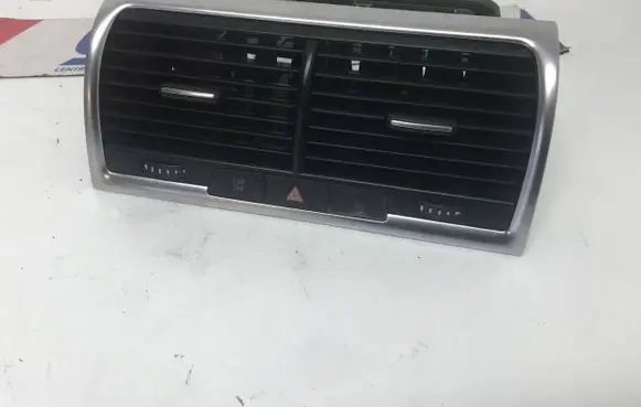 Audi Q7 4L Dash center air vent grill 4L0820951