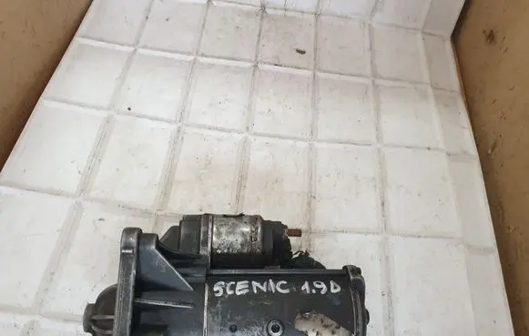 Renault Scenic II - Grand scenic II Starter motor D7R49 8200075362B