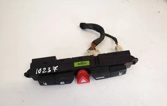 KIA Ceed Hazard light switch 937001h000