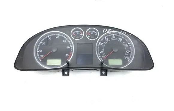 Volkswagen PASSAT B5.5 Speedometer (instrument cluster) 3B0920926