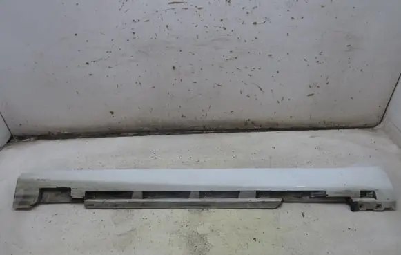 Volvo V40 Front sill (body part) GMAUTO4574097