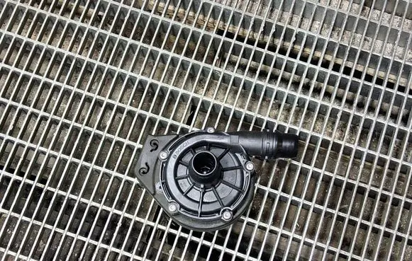 Citroen C4 III e-C4 Electric auxiliary coolant/water pump 9827567880
