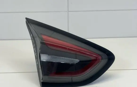 Tailgate rear/tail lights