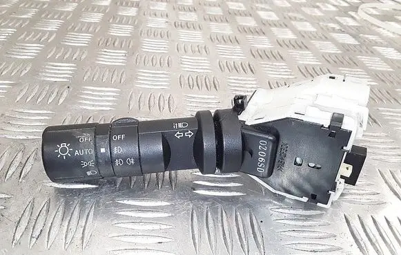 Nissan Qashqai Light switch 14425