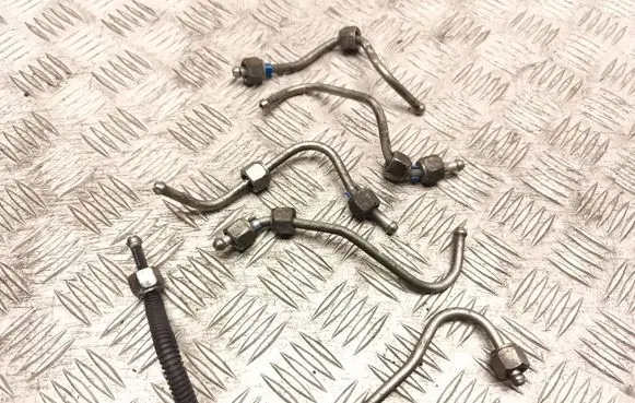 Mazda 6 Fuel injector supply line/pipe