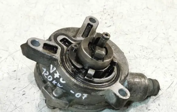 Volvo V70 Vacuum pump 30731825