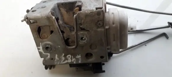 Audi A4 S4 B5 8D Front door lock 4d1837015a