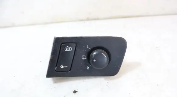 Wing mirror switch