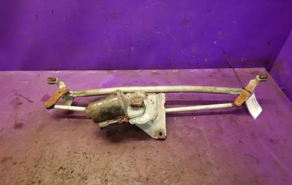 Opel Astra F Front wiper linkage and motor