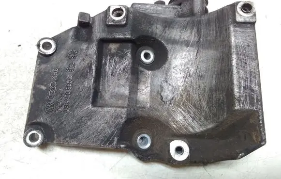 Volkswagen PASSAT B5.5 Generator/alternator bracket 038260885C