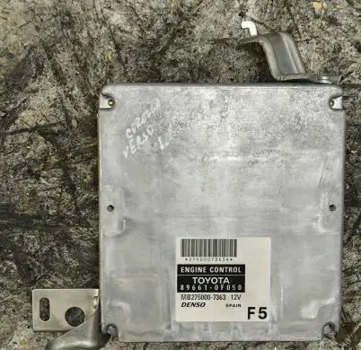Toyota Corolla Verso AR10 Engine control unit/module 896610F050 MB2750007363