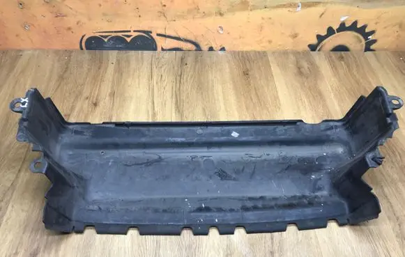 Jaguar XJ X351 Intercooler air channel guide AW938A095AD