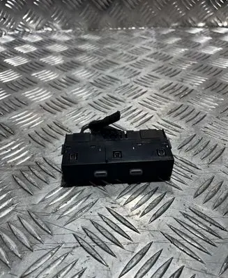 Skoda Fabia Mk4 (6VA) USB socket connector 657035736A