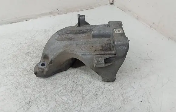 Mercedes-Benz E W212 Engine mounting bracket A6512230004