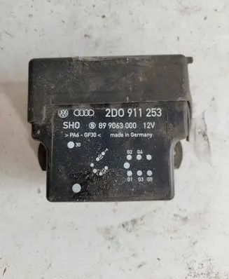 Volkswagen II LT Glow plug pre-heat relay 2D0911253 899063000
