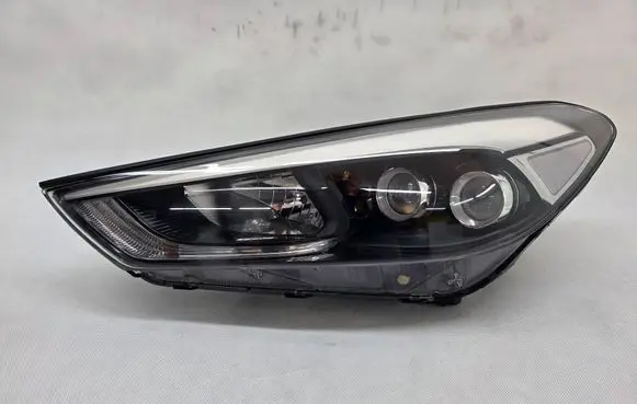 Hyundai Tucson TL Headlight/headlamp 92101-D7200 SP92101-D7200