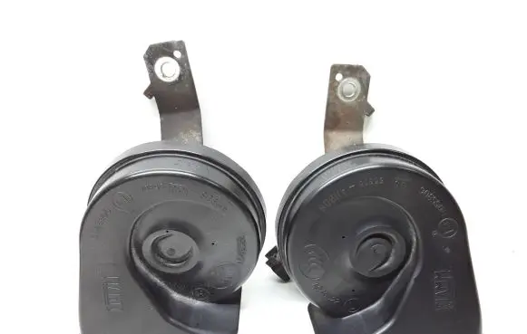 Volvo XC70 Horn signal 08635071 08635072