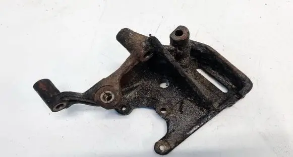 Mitsubishi Carisma Engine mounting bracket 