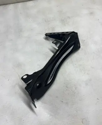Audi TT TTS Mk2 Fender mounting bracket 8J0821135F