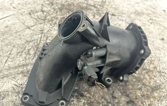 Mercedes-Benz E W212 Air intake duct part A6510900028