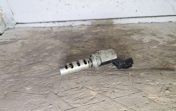 Peugeot 107 Camshaft vanos timing valve 30Q010 0610MG02