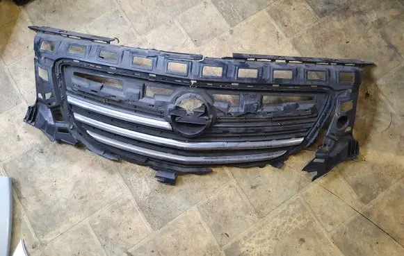 Opel Insignia A Front bumper upper radiator grill 903200040