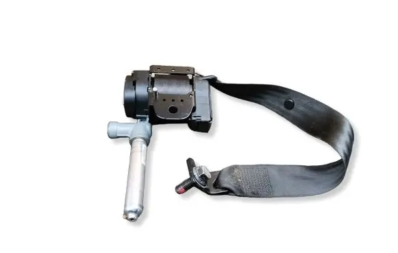 Volvo S60 Middle seatbelt (rear) 39987960