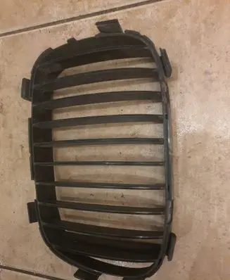 BMW 5 E39 Front bumper upper radiator grill BM013901L
