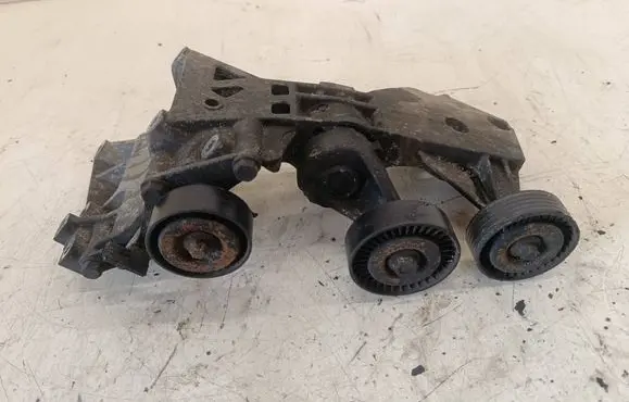 Mercedes-Benz A W169 Generator/alternator bracket A6402021040