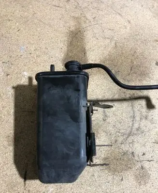 Volkswagen Jetta V Active carbon filter fuel vapour canister 1K0201801D 1K0132