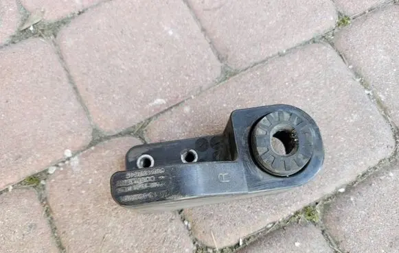 Opel Astra K Radiator mount bracket 13466591