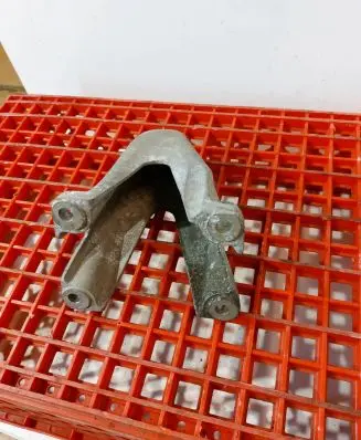 Audi A8 S8 D3 4E Engine mounting bracket 4E0199307BH
