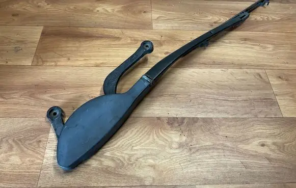 BMW 5 E39 Front wiper blade arm 8209880 8361744