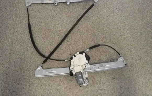 Mitsubishi Colt Front door window regulator with motor