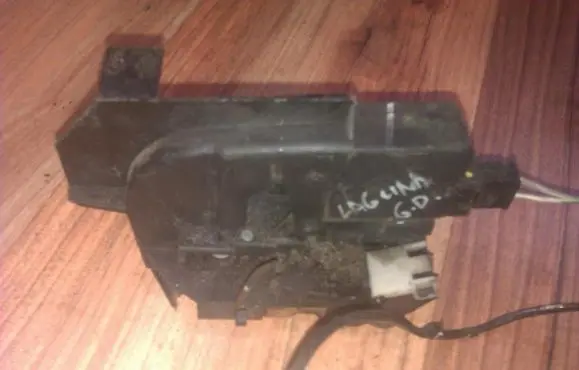 Renault Laguna I Rear door lock