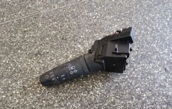 Nissan X-Trail T30 Indicator stalk 255408H701