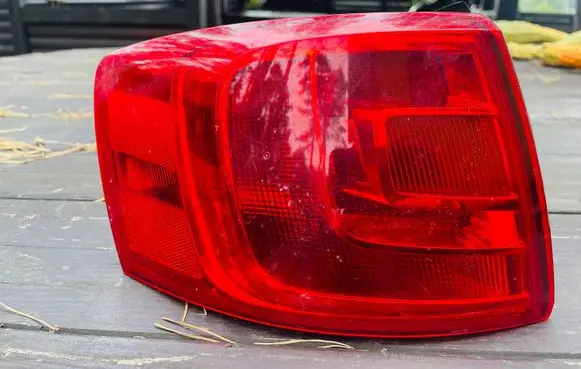 Volkswagen Jetta VI Tailgate rear/tail lights 5C6945095