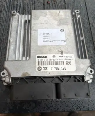 BMW 3 E90 E91 Engine control unit/module 7798180 0281012501